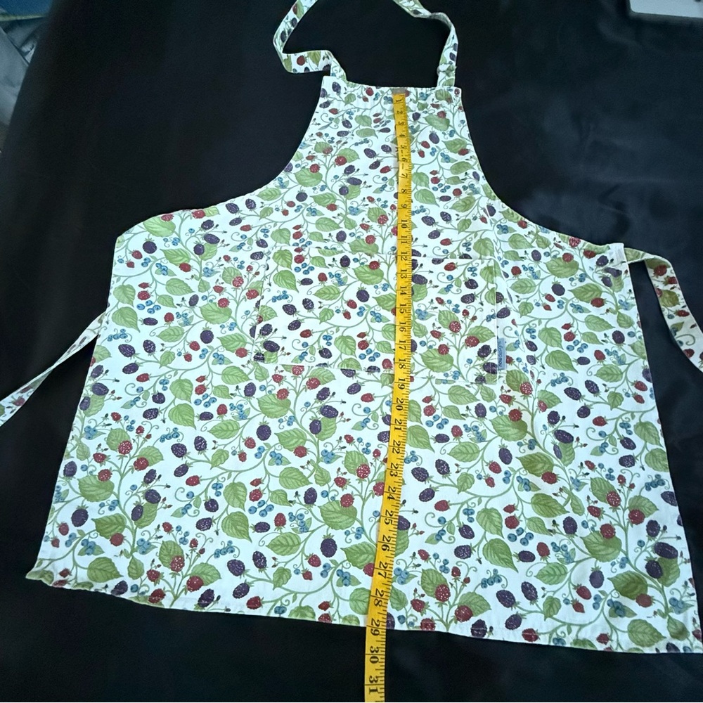 Now Designs Floral Apron with Berry Print Cute Kitchen Berry - Picture 2 of 13